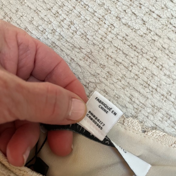 DIANE von FURSTENBERG Crème Lace Shorts, Size 2, EUC - Picture 9 of 14